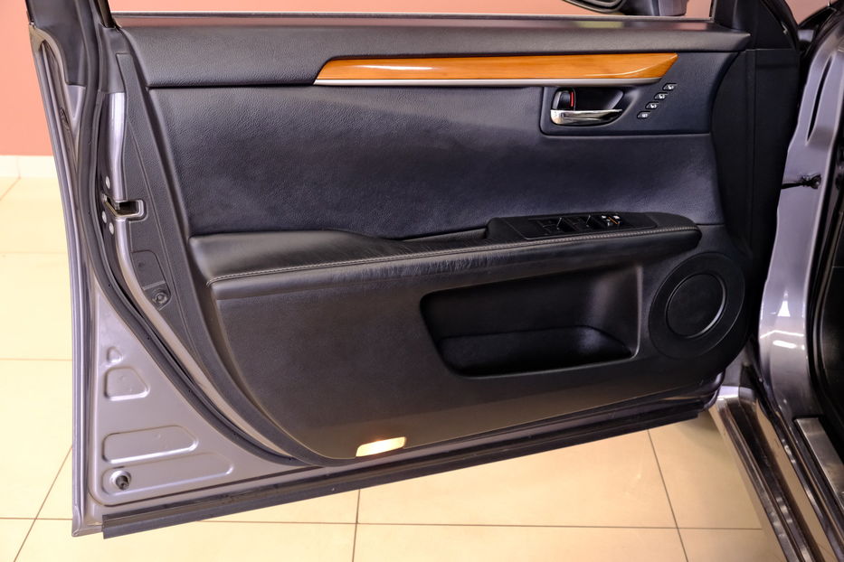 Продам Lexus ES 300 Hybrid 2014 года в Одессе