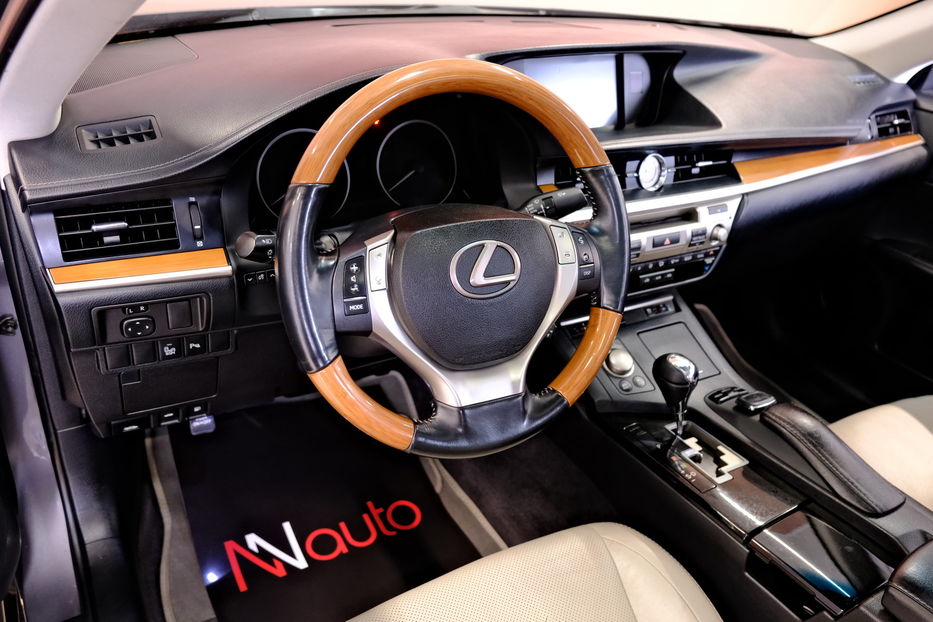 Продам Lexus ES 300 Hybrid 2014 года в Одессе