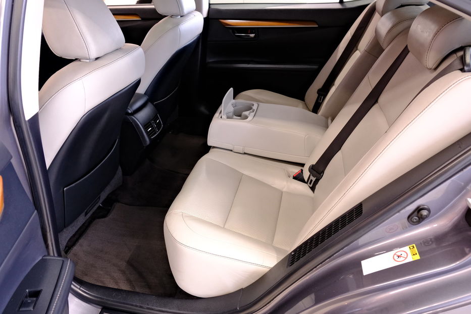 Продам Lexus ES 300 Hybrid 2014 года в Одессе