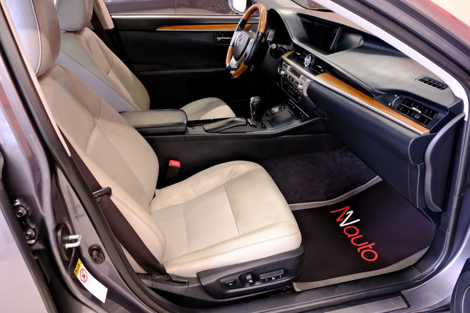 Продам Lexus ES 300 Hybrid 2014 года в Одессе
