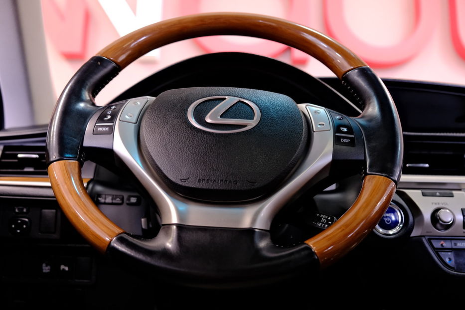 Продам Lexus ES 300 Hybrid 2014 года в Одессе