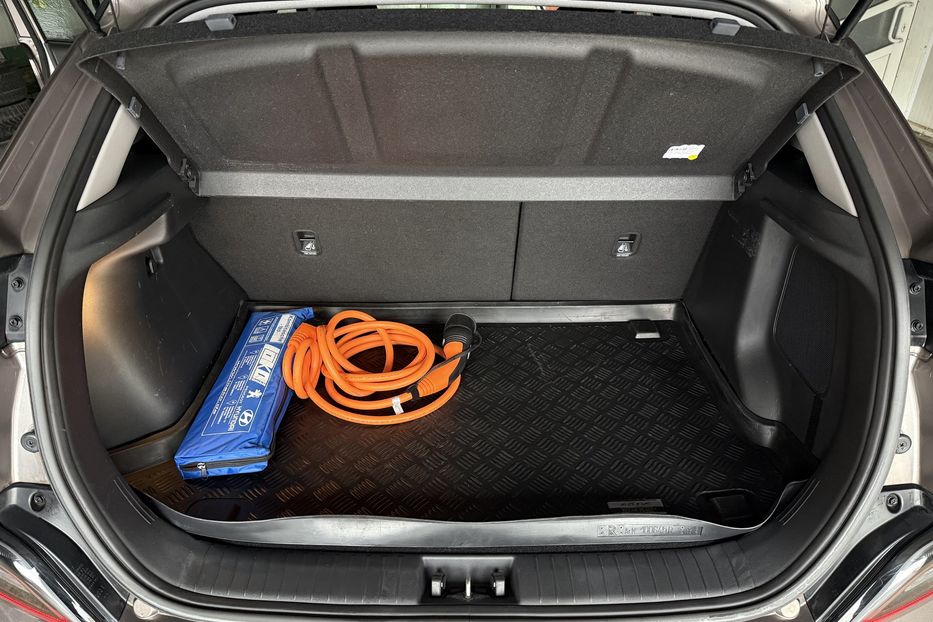 Продам Hyundai Kona 64kWhМакс.комплектація PREMIUM 2021 года в Львове