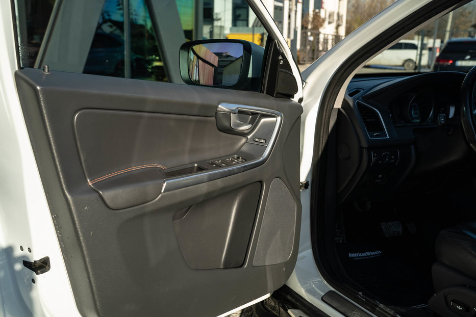 Продам Volvo XC60 2014 года в Черновцах