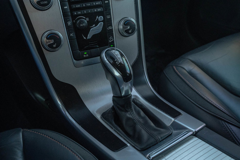 Продам Volvo XC60 2014 года в Черновцах