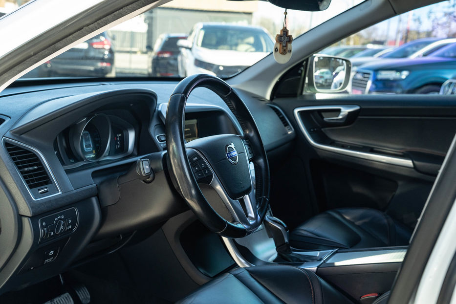 Продам Volvo XC60 2014 года в Черновцах