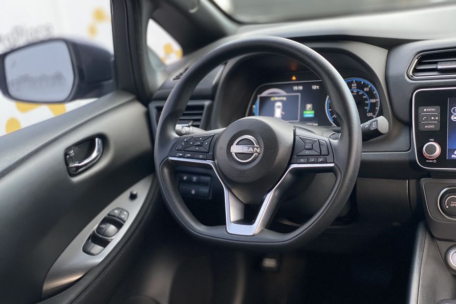 Продам Nissan Leaf 2023 года в Луцке