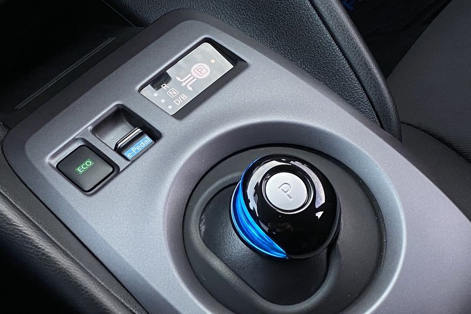 Продам Nissan Leaf 2023 года в Луцке