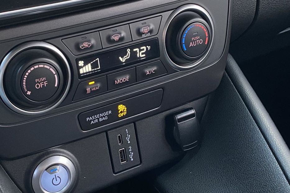 Продам Nissan Leaf 2023 года в Луцке