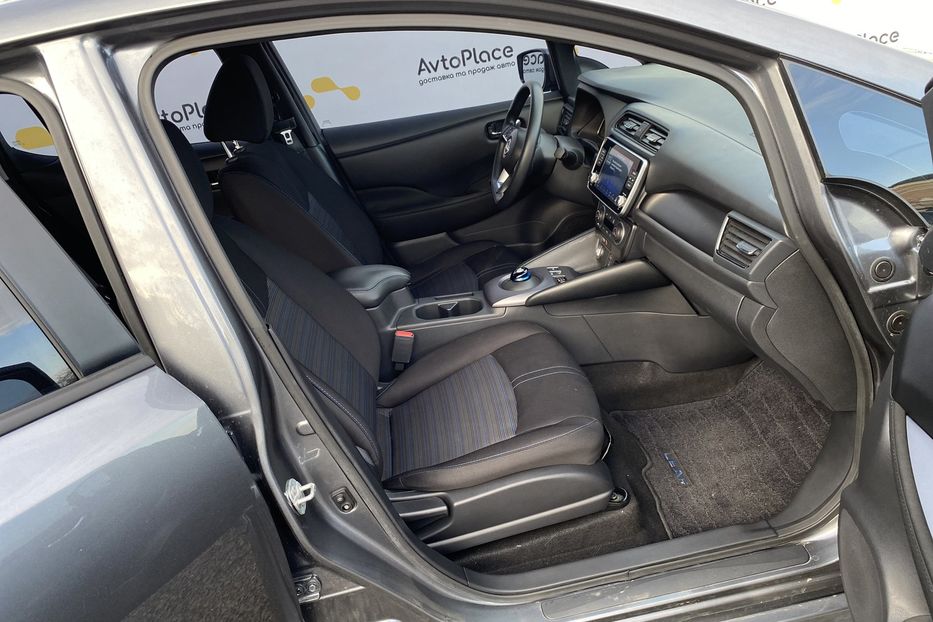 Продам Nissan Leaf 2023 года в Луцке