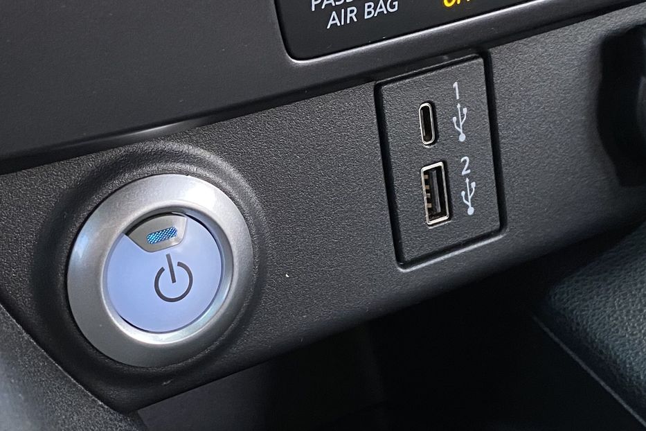 Продам Nissan Leaf 2023 года в Луцке