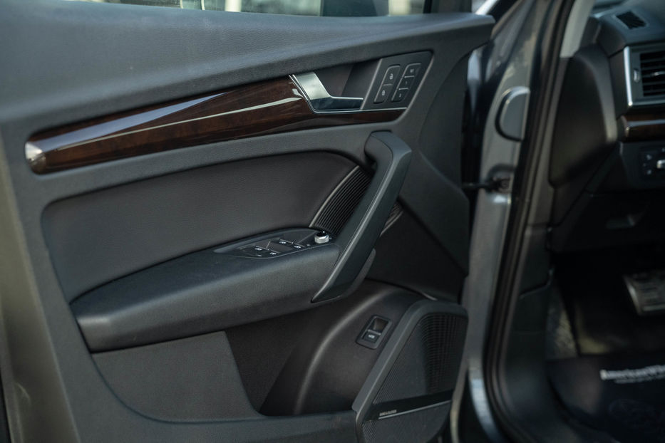 Продам Audi Q5 Premium Plus 2018 года в Черновцах