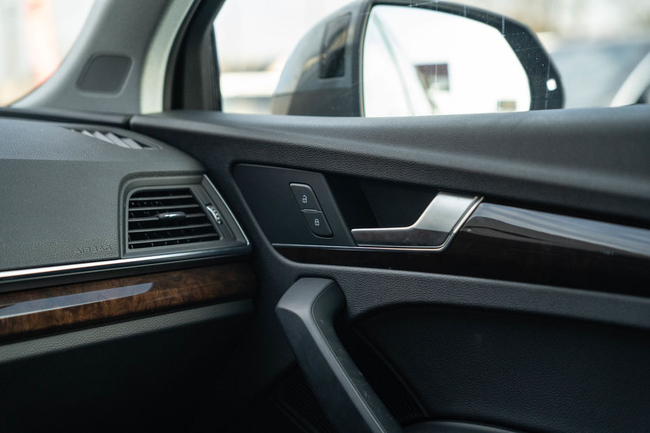 Продам Audi Q5 Premium Plus 2018 года в Черновцах