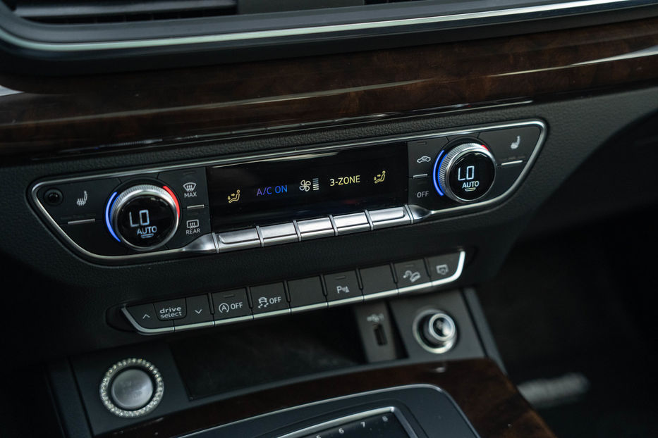 Продам Audi Q5 Premium Plus 2018 года в Черновцах