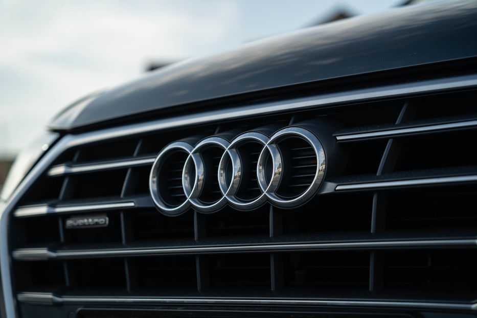 Продам Audi Q5 Premium Plus 2018 года в Черновцах