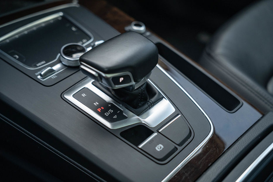 Продам Audi Q5 Premium Plus 2018 года в Черновцах