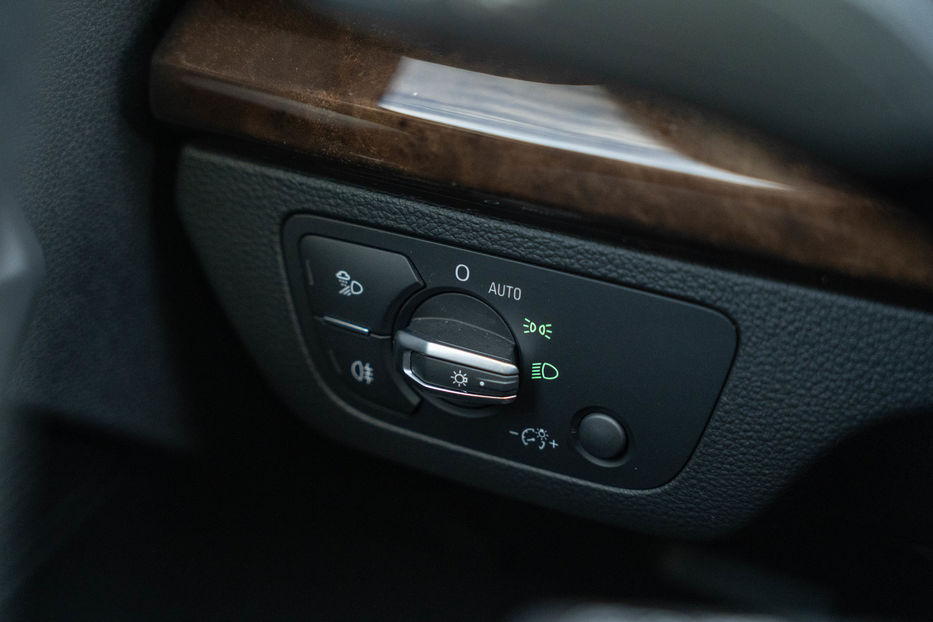 Продам Audi Q5 Premium Plus 2018 года в Черновцах