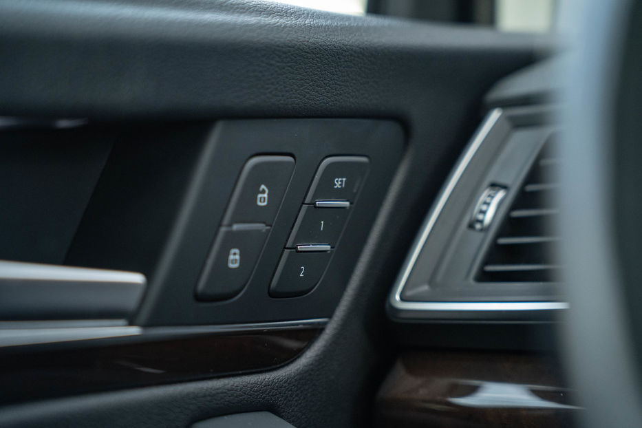 Продам Audi Q5 Premium Plus 2018 года в Черновцах