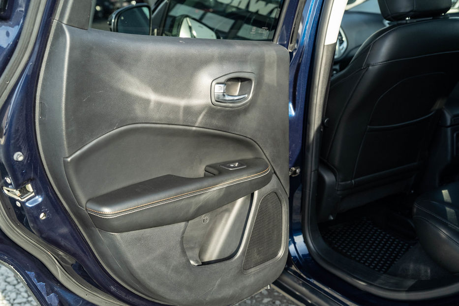 Продам Jeep Compass Latitude 2018 года в Черновцах