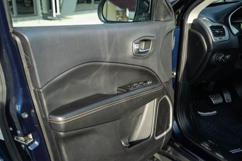 Продам Jeep Compass Latitude 2018 года в Черновцах