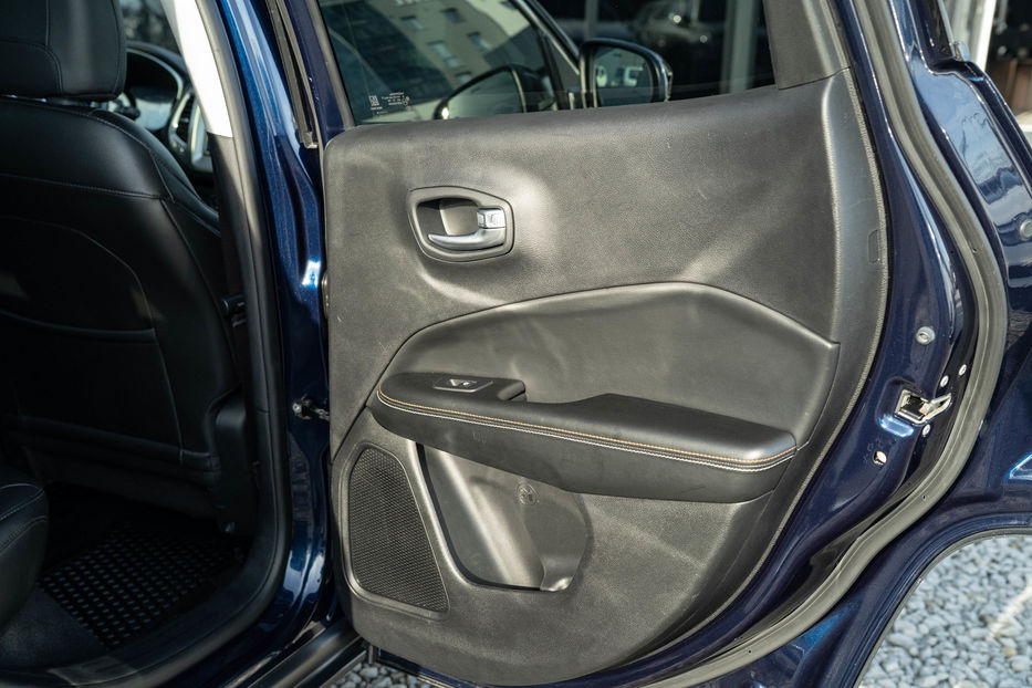 Продам Jeep Compass Latitude 2018 года в Черновцах