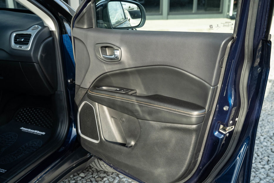 Продам Jeep Compass Latitude 2018 года в Черновцах