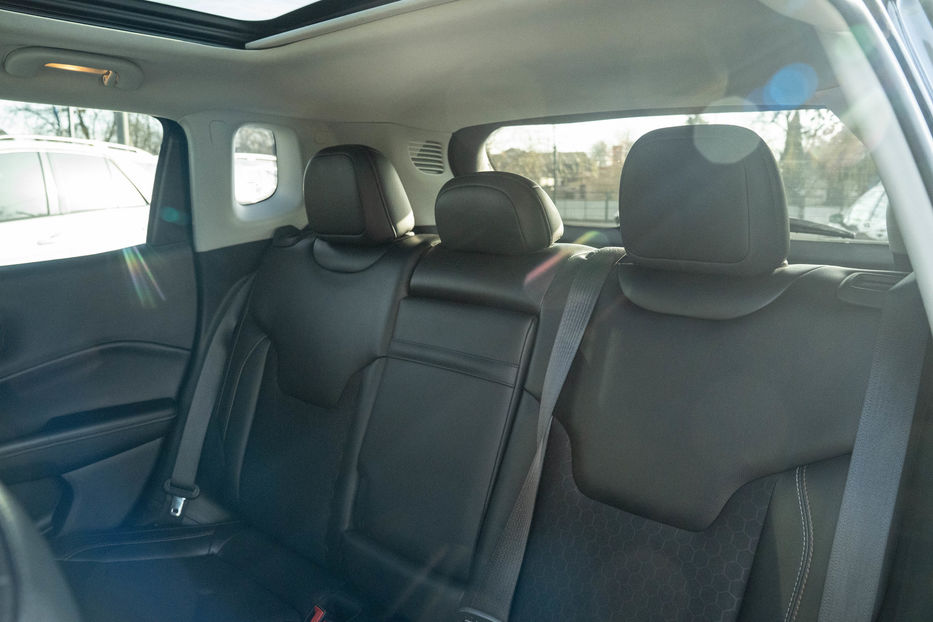 Продам Jeep Compass Latitude 2018 года в Черновцах