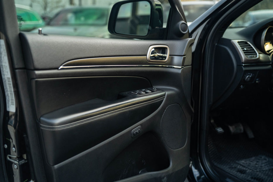 Продам Jeep Grand Cherokee Limited 2016 года в Черновцах