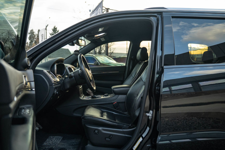 Продам Jeep Grand Cherokee Limited 2016 года в Черновцах