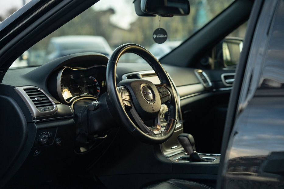 Продам Jeep Grand Cherokee Limited 2016 года в Черновцах