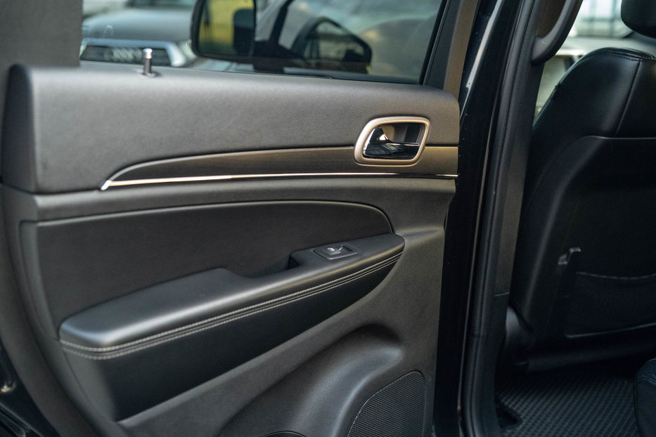 Продам Jeep Grand Cherokee Limited 2016 года в Черновцах