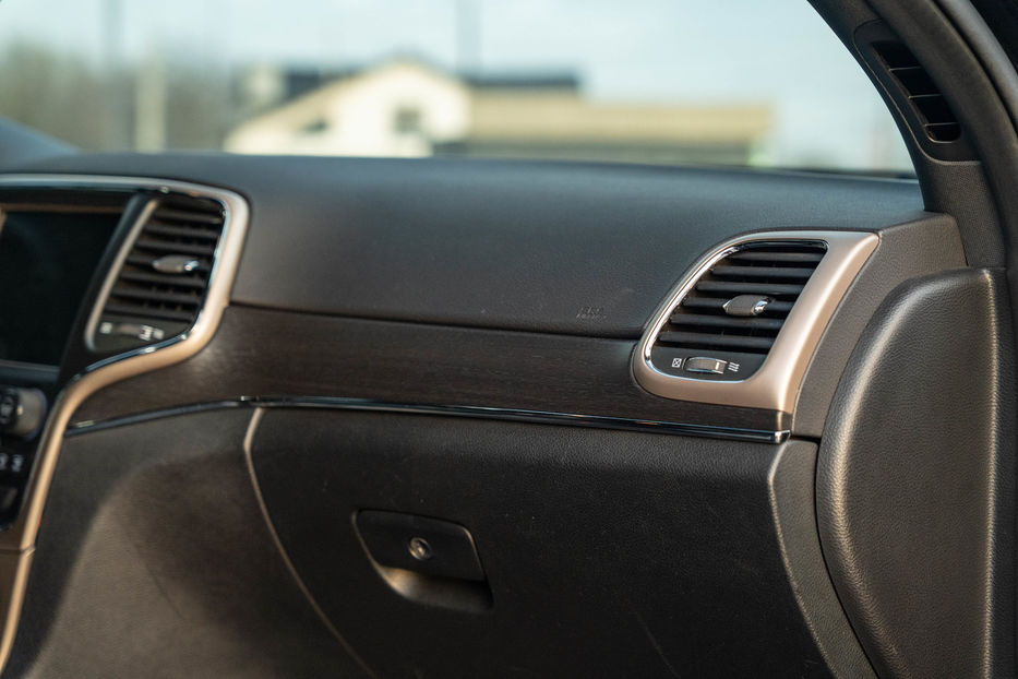 Продам Jeep Grand Cherokee Limited 2016 года в Черновцах