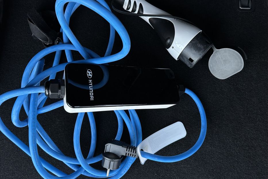 Продам Hyundai Kona 64kWhМакс.комплектація PREMIUM 2021 года в Львове