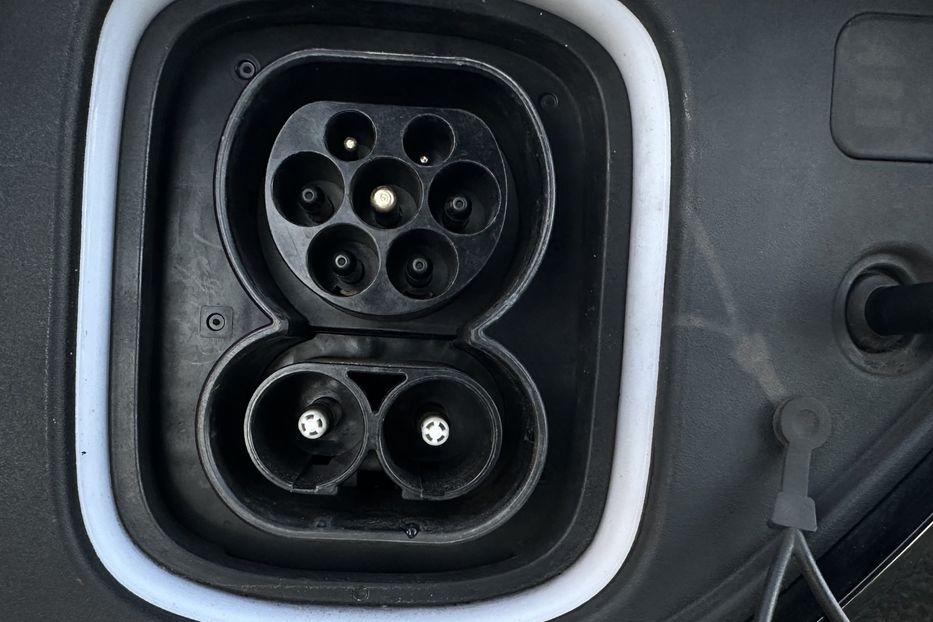 Продам Hyundai Kona 64kWhМакс.комплектація PREMIUM 2021 года в Львове