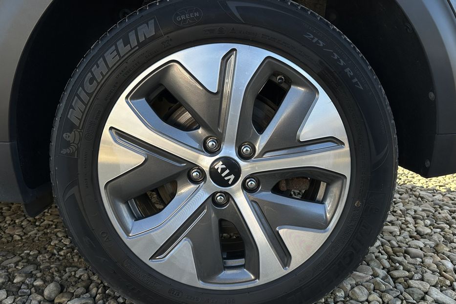 Продам Kia Niro  64 кВт Макс. комплектація 2021 года в Львове