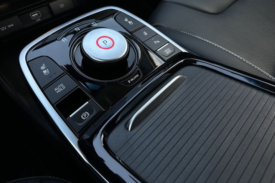 Продам Kia Niro  64 кВт Макс. комплектація 2021 года в Львове