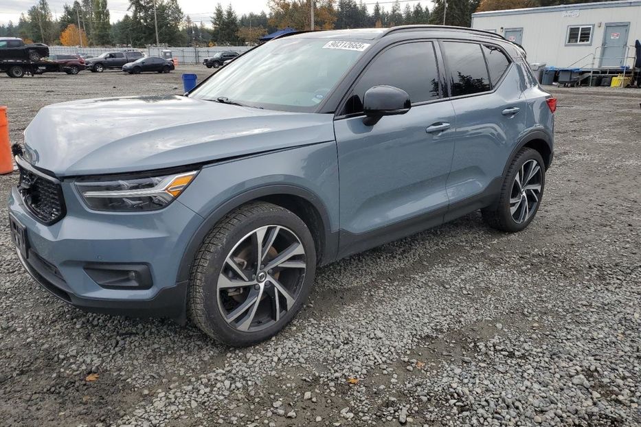 Продам Volvo XC60 XC40 T5 R-DESIGN 2020 года в Киеве