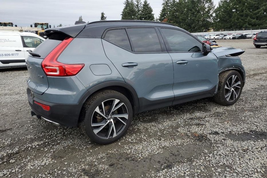 Продам Volvo XC60 XC40 T5 R-DESIGN 2020 года в Киеве