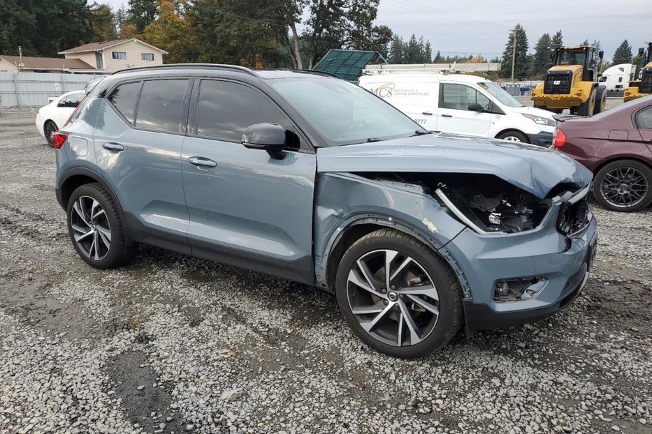 Продам Volvo XC60 XC40 T5 R-DESIGN 2020 года в Киеве