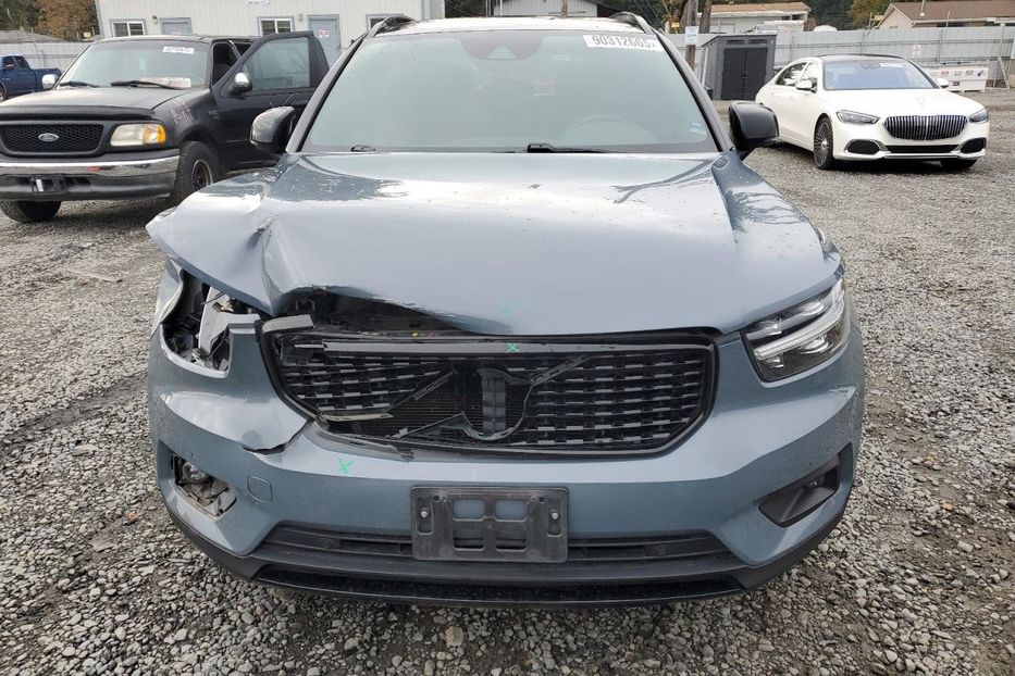 Продам Volvo XC60 XC40 T5 R-DESIGN 2020 года в Киеве