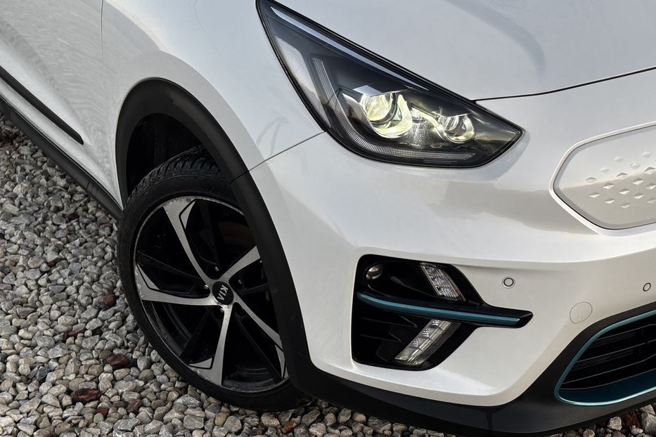 Продам Kia Niro 64 kWt  2020 года в Львове
