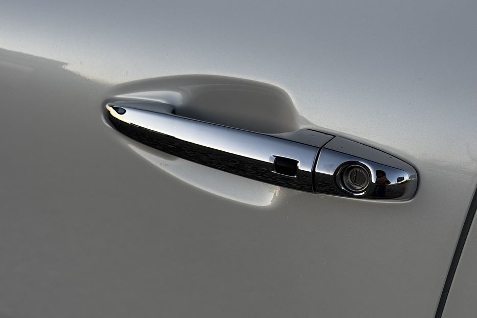 Продам Kia Niro 64 kWt  2020 года в Львове