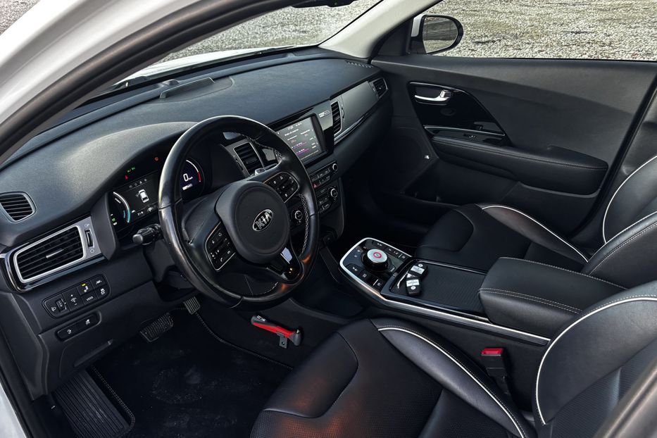 Продам Kia Niro 64 kWt  2020 года в Львове