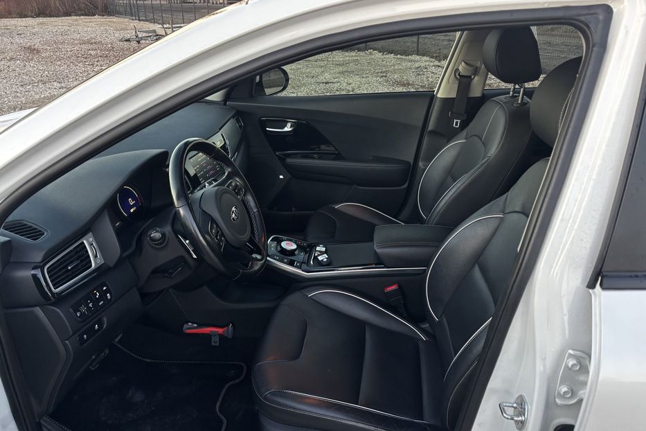 Продам Kia Niro 64 kWt  2020 года в Львове