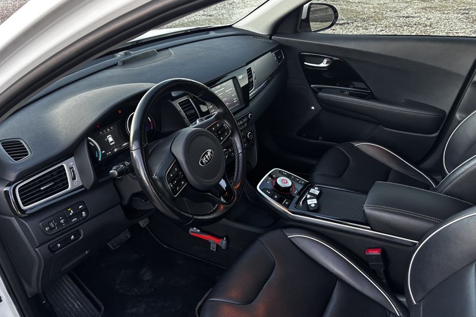 Продам Kia Niro 64 kWt  2020 года в Львове