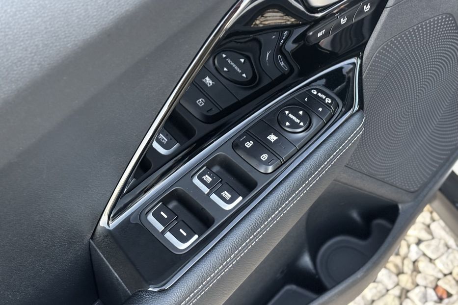 Продам Kia Niro 64 kWt  2020 года в Львове