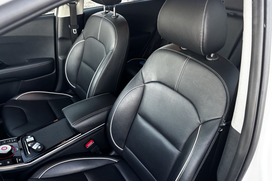 Продам Kia Niro 64 kWt  2020 года в Львове