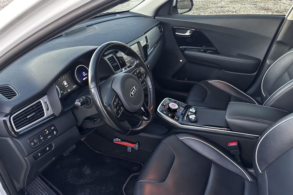 Продам Kia Niro 64 kWt  2020 года в Львове