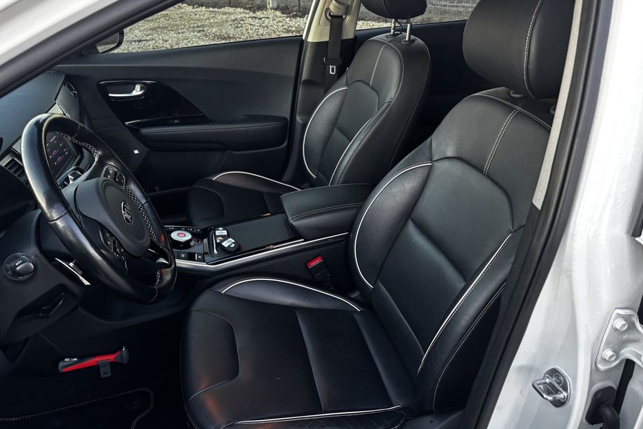 Продам Kia Niro 64 kWt  2020 года в Львове