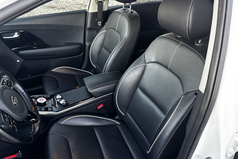 Продам Kia Niro 64 kWt  2020 года в Львове