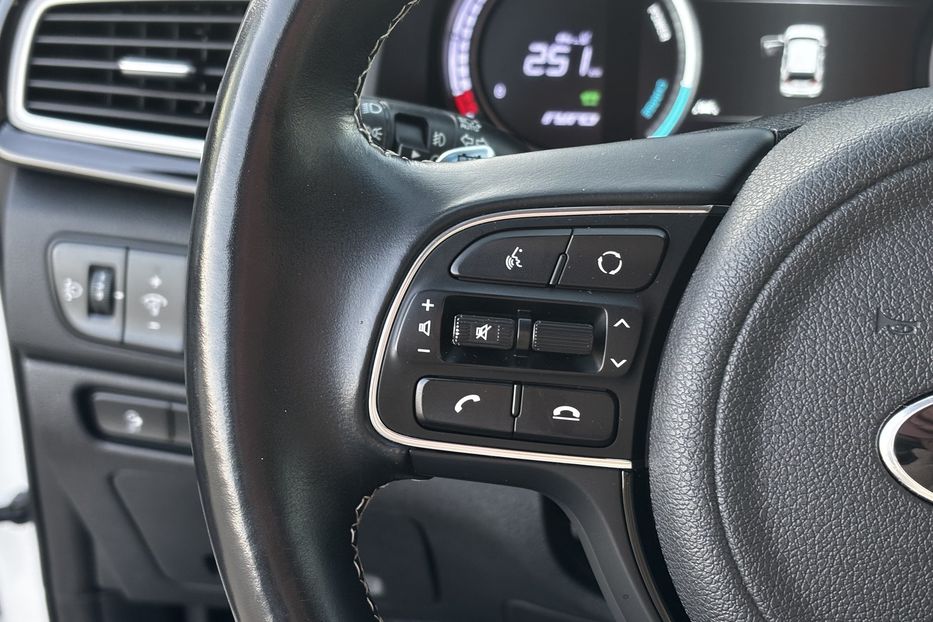 Продам Kia Niro 64 kWt  2020 года в Львове